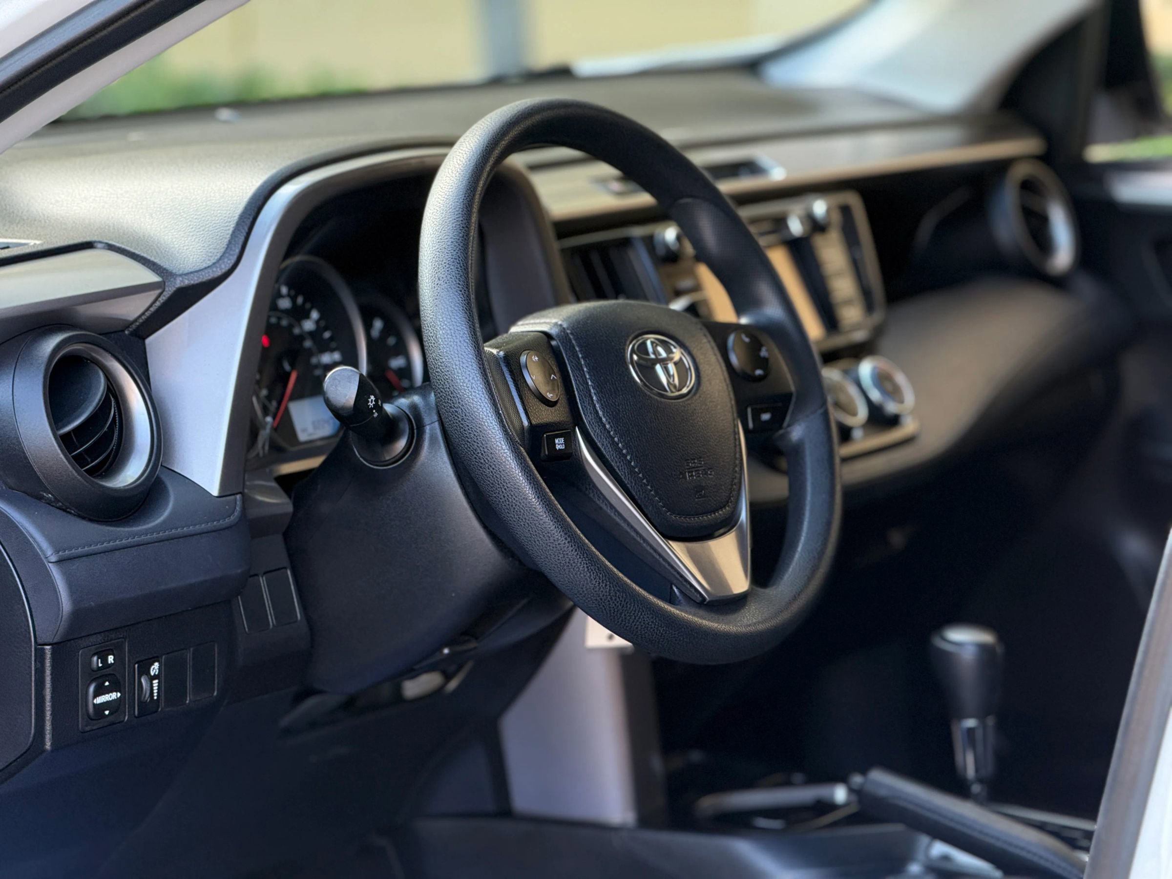 Used 2016 Toyota RAV4 LE FWD image 11