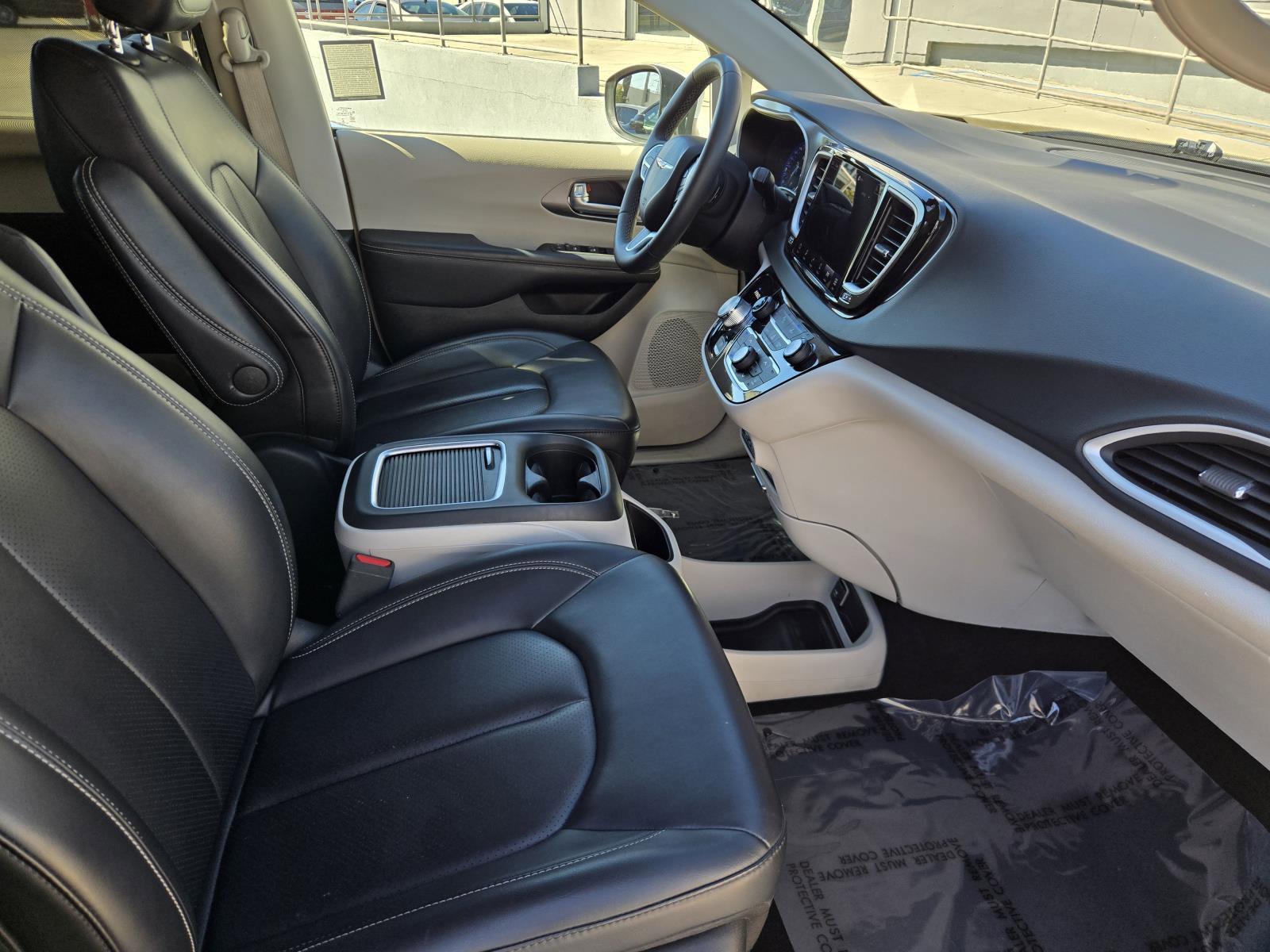 Certified 2023 Chrysler Pacifica Touring-L image 31