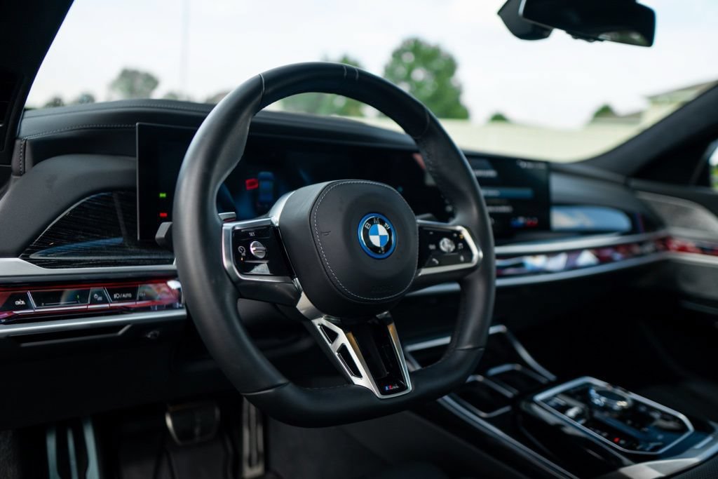 Certified 2024 BMW i7 xDrive60 w/ Executive Package AWD/4WD image 24