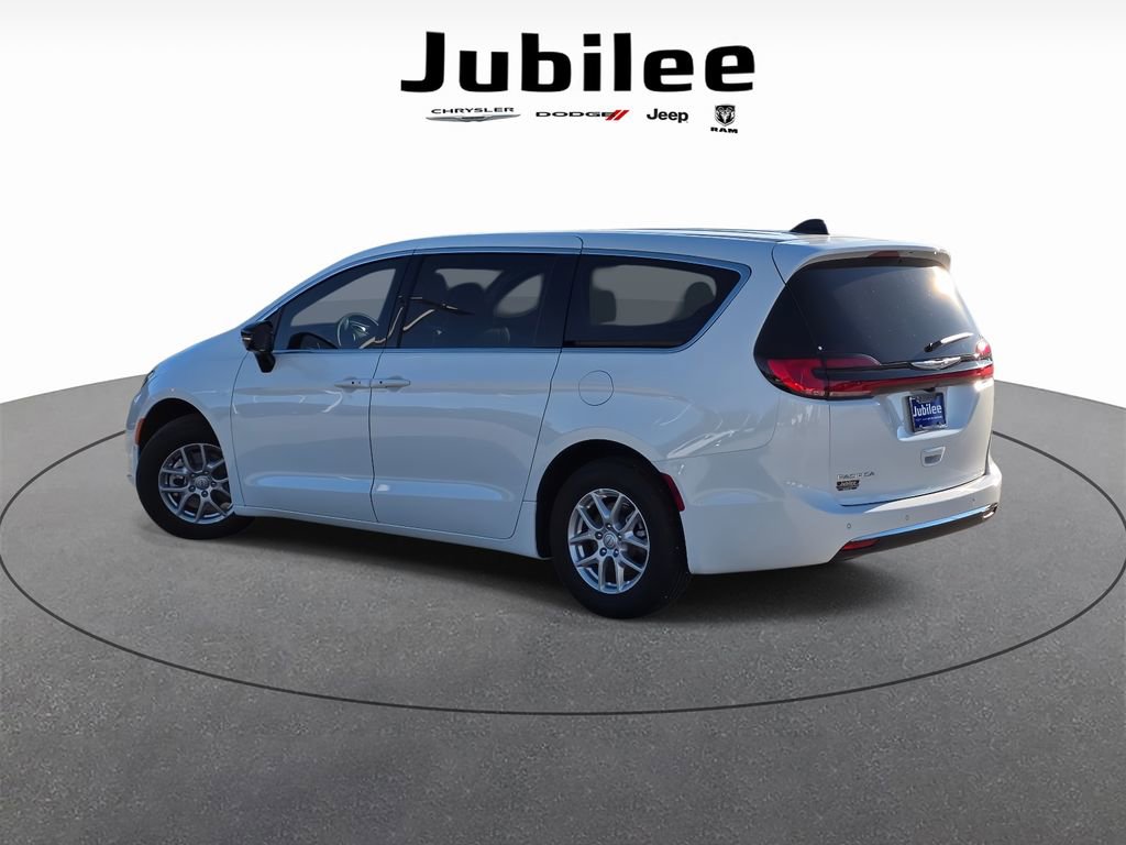 New 2026 Chrysler Pacifica Select image 4