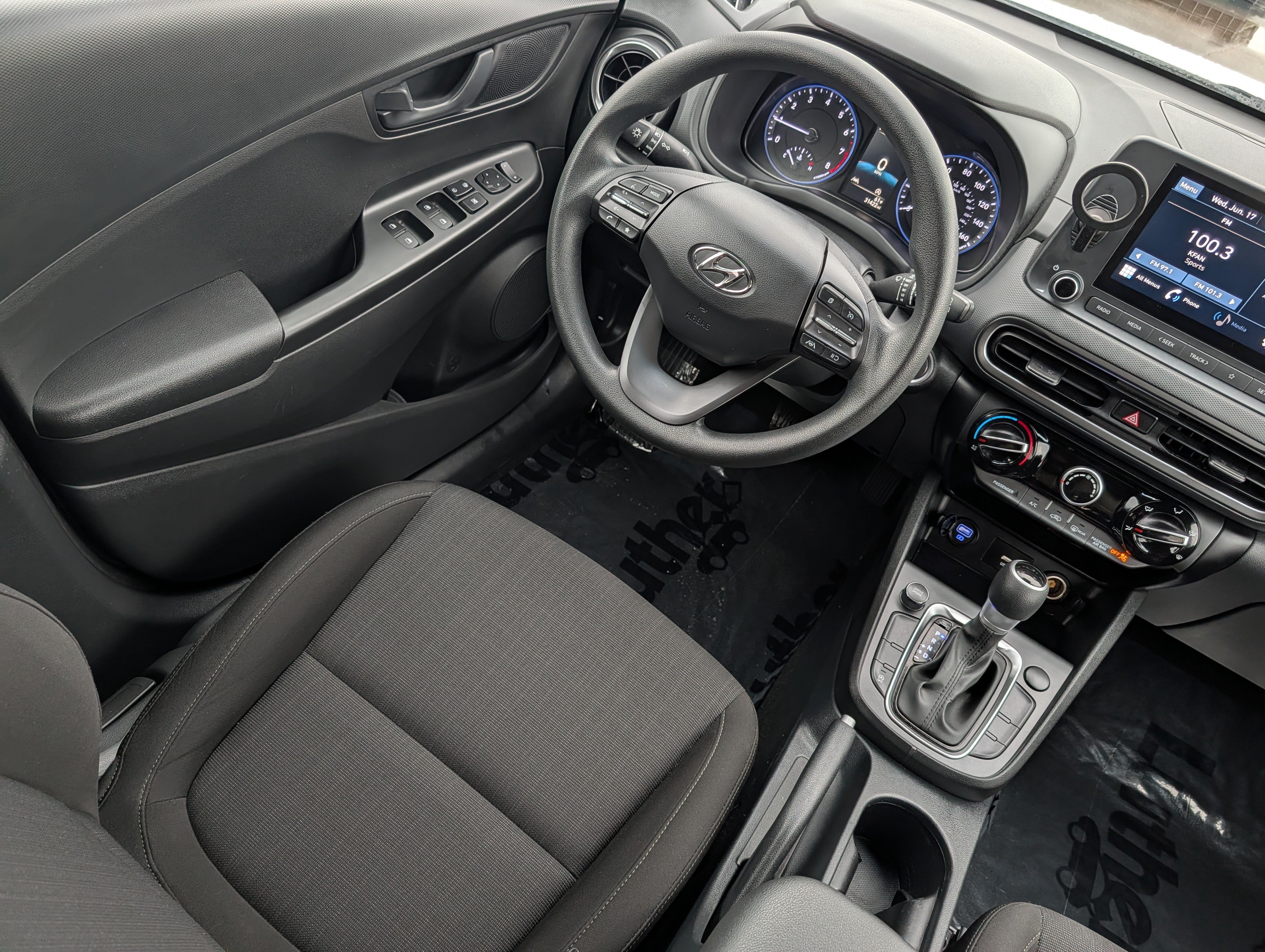 Certified 2022 Hyundai Kona SEL FWD image 9