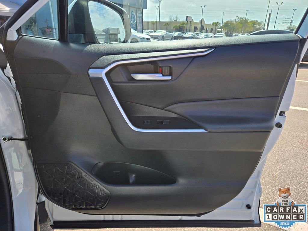 Used 2025 Toyota RAV4 XLE image 39