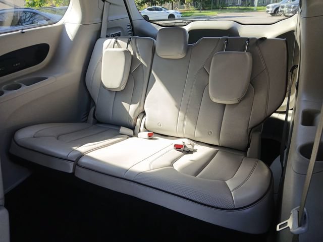 Used 2018 Chrysler Pacifica Limited FWD image 24