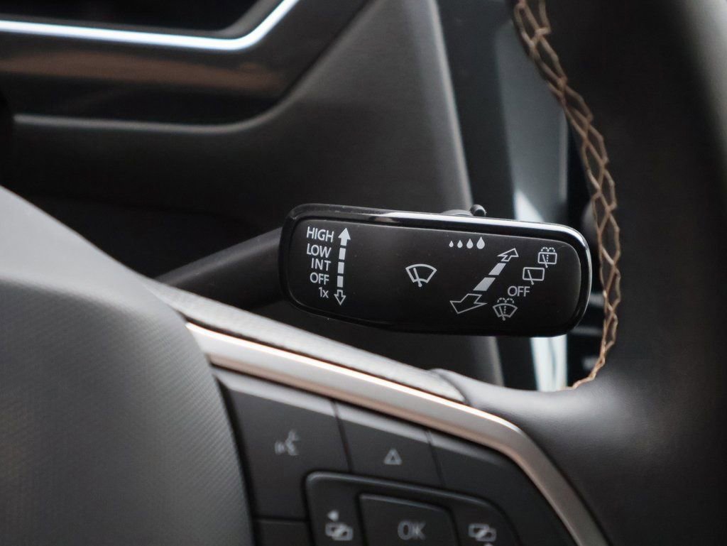 Used 2022 Volkswagen Tiguan SE image 33