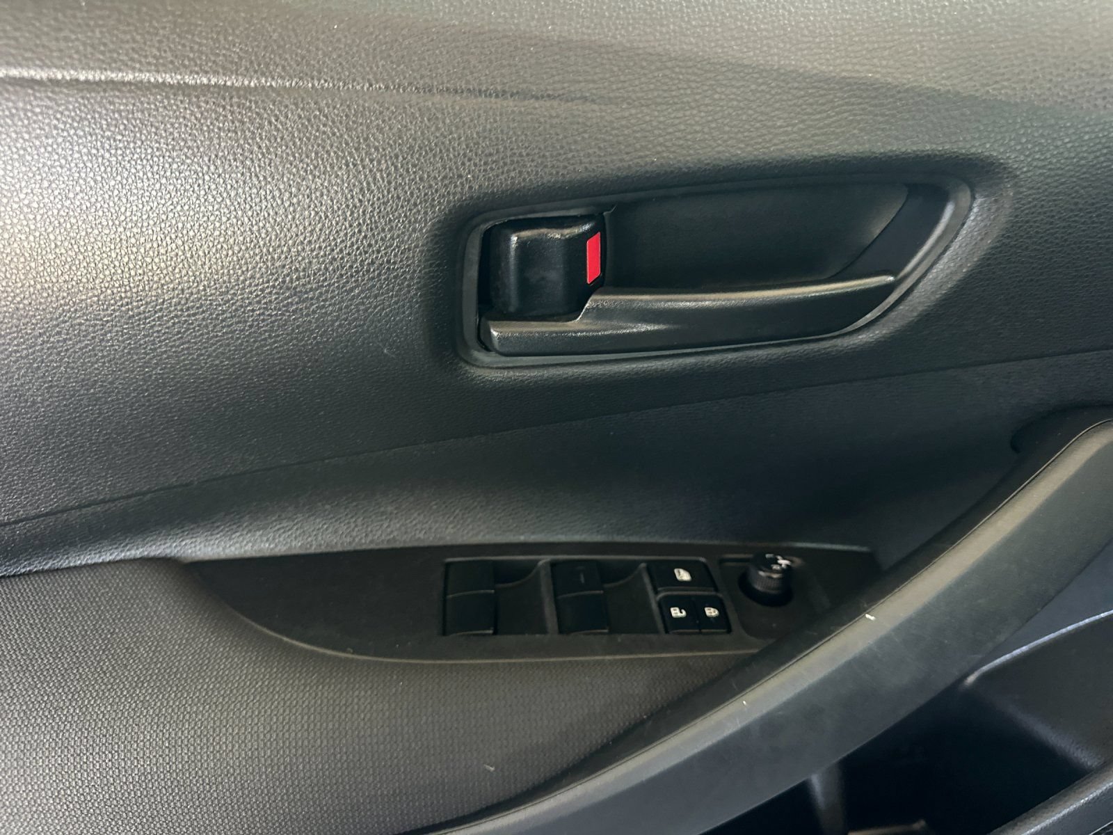 Used 2024 Toyota Corolla LE FWD image 10