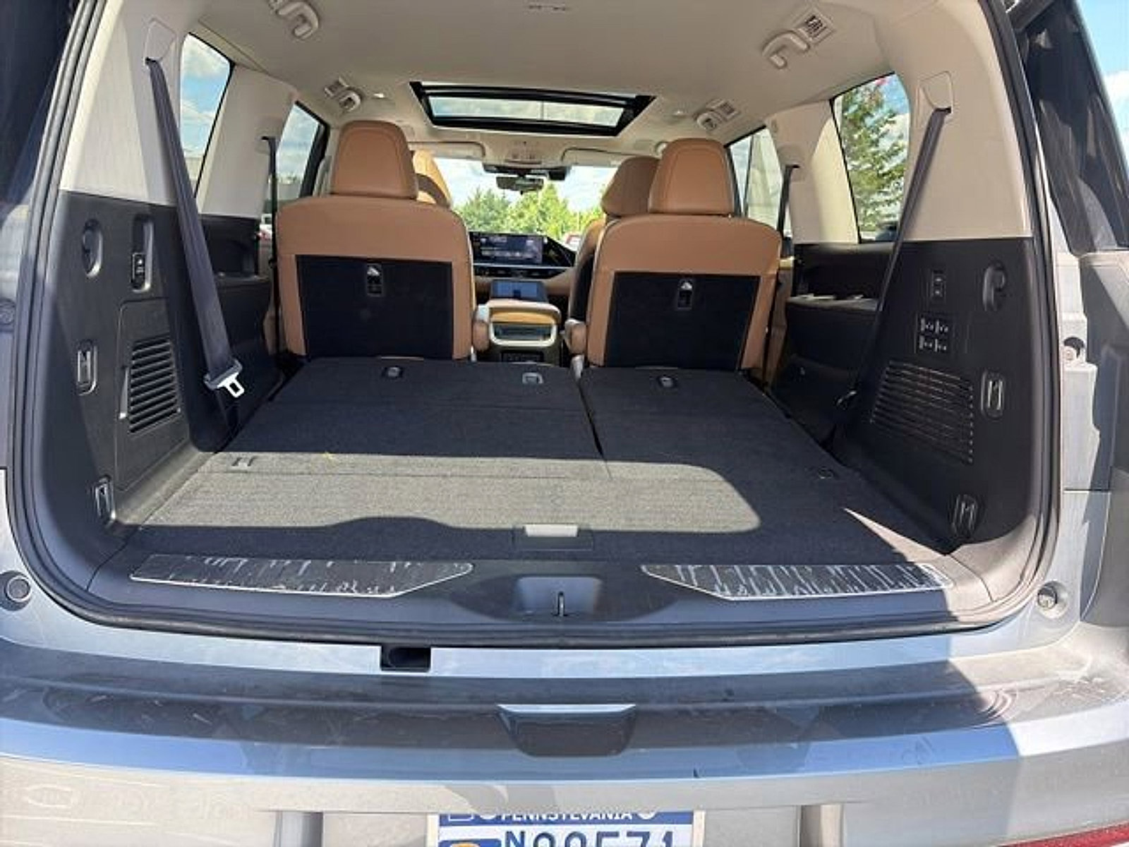 Used 2025 INFINITI QX80 Sensory AWD/4WD image 12