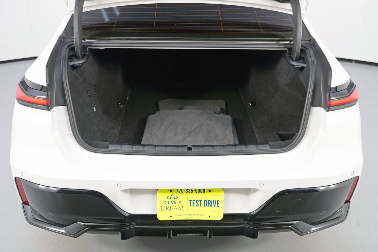 Used 2023 BMW i7 xDrive60 w/ Executive Package 2 image 9