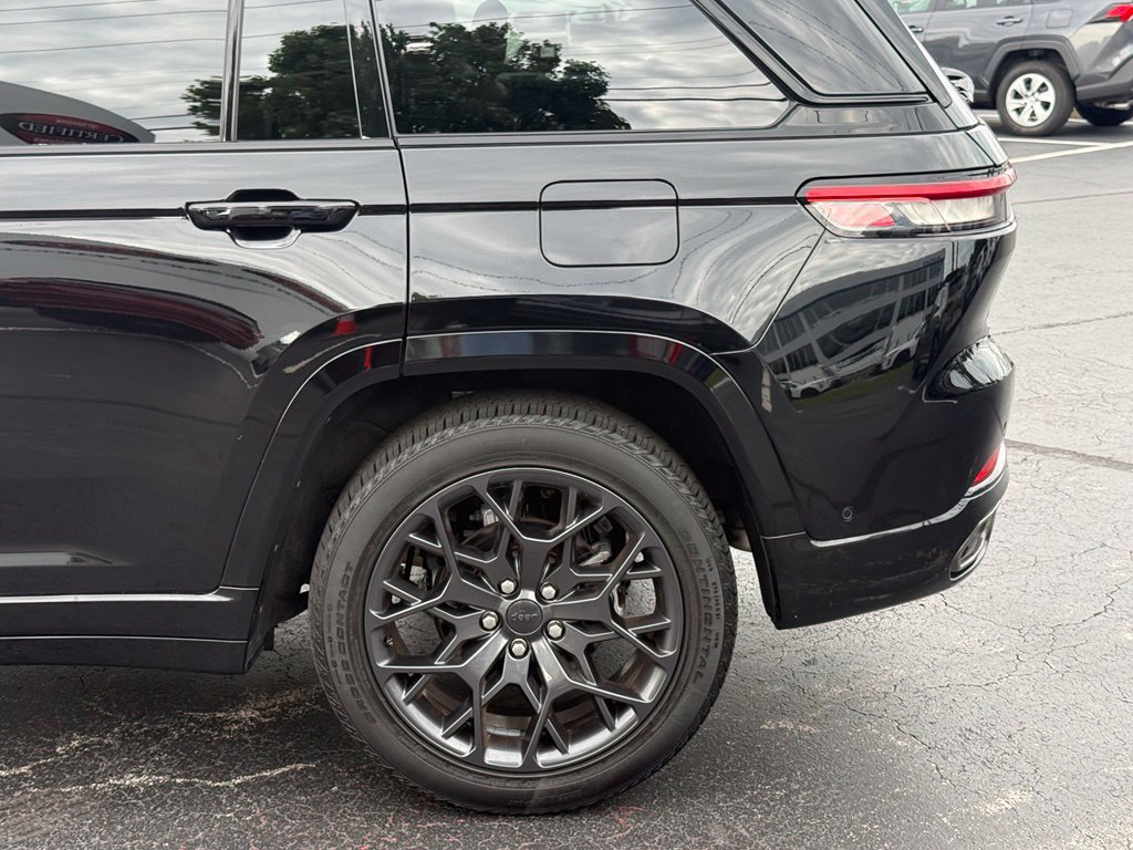 Used 2025 Jeep Grand Cherokee Summit AWD/4WD image 4