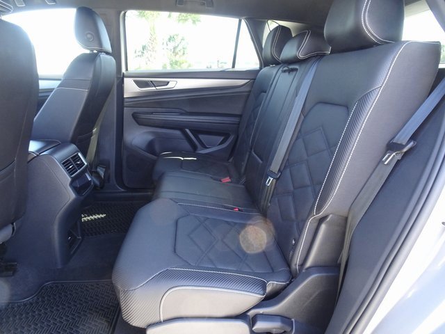 Used 2025 Volkswagen Atlas Cross Sport SE image 9