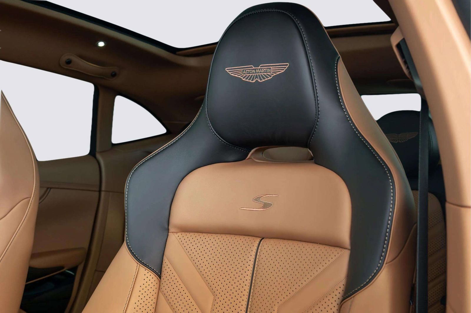 New 2026 Aston Martin DBX S AWD/4WD image 19