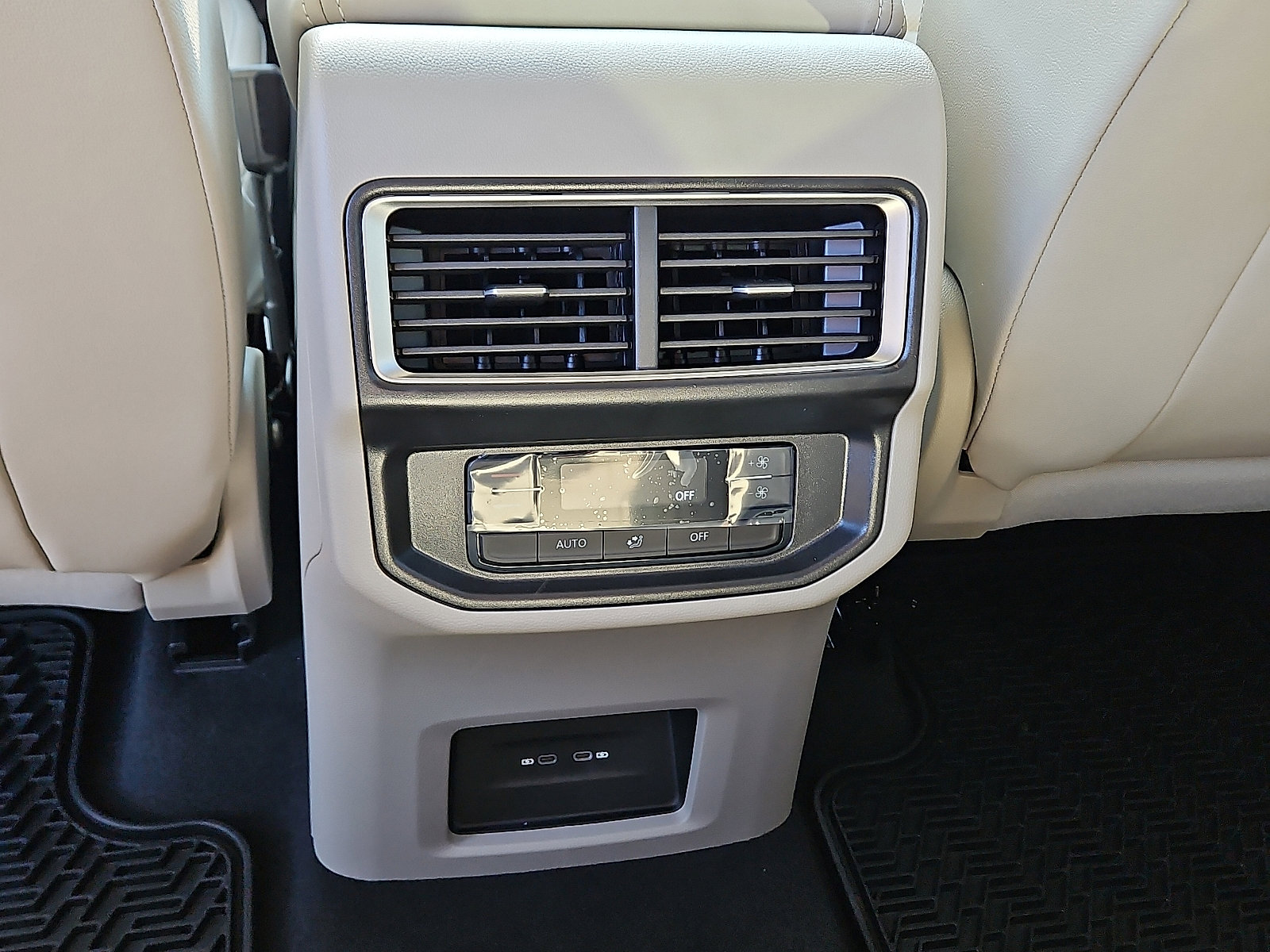 New 2026 Volkswagen Atlas SE image 9