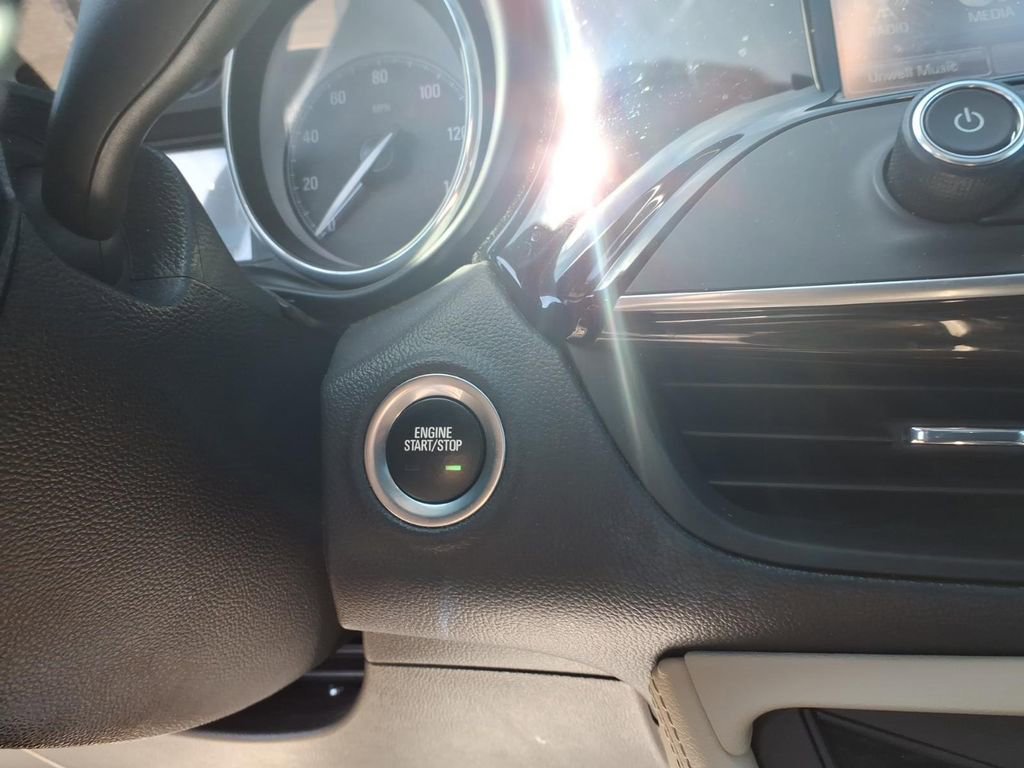 Used 2020 Buick Envision Essence FWD image 22