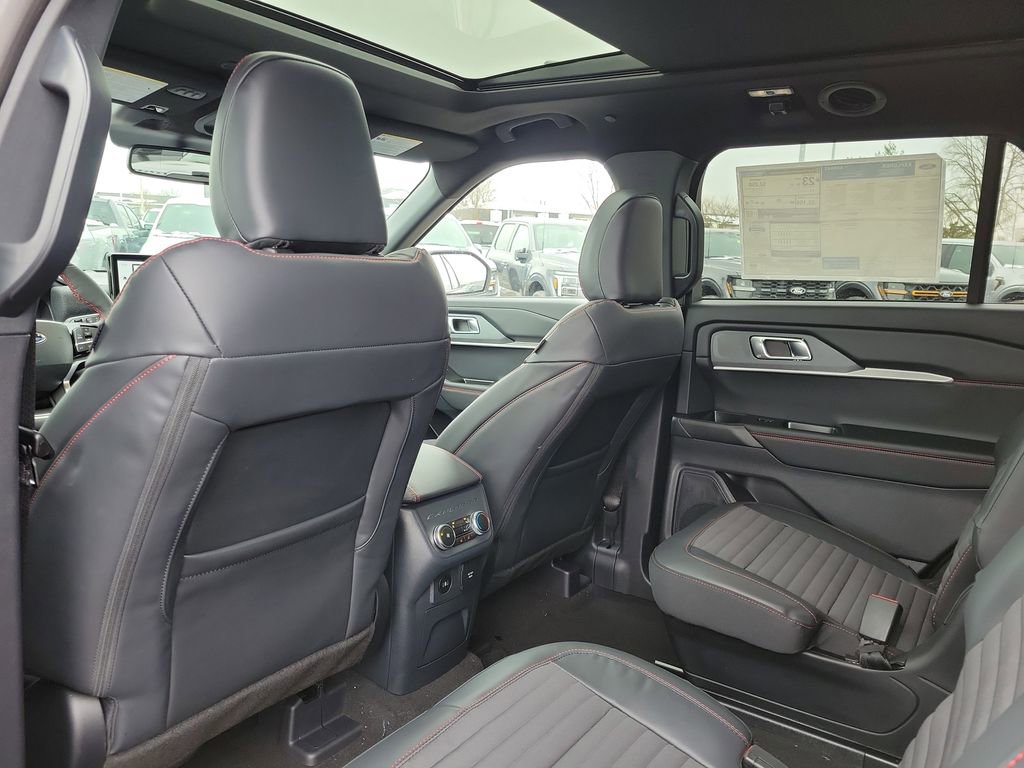 New 2026 Ford Explorer ST-Line w/ ST-Line Street Pack image 15