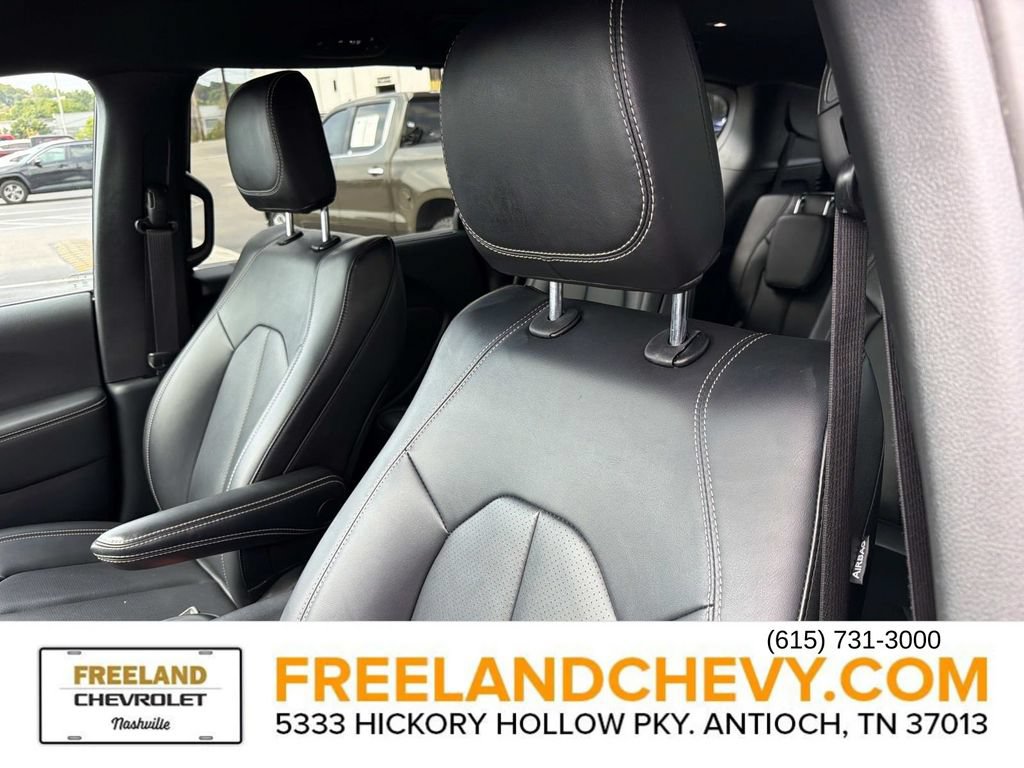 Used 2025 Chrysler Pacifica Select FWD image 24
