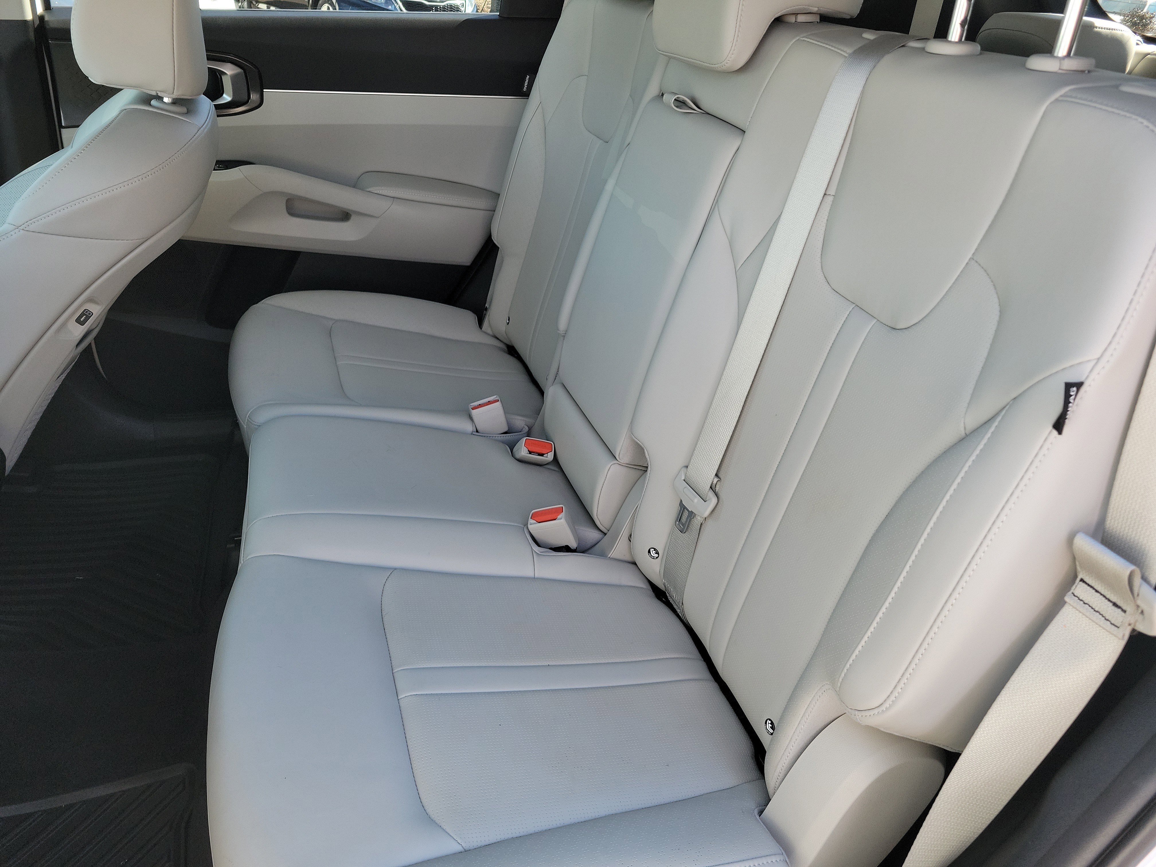 Used 2025 Kia Sorento S w/ Panoramic Sunroof Package image 7