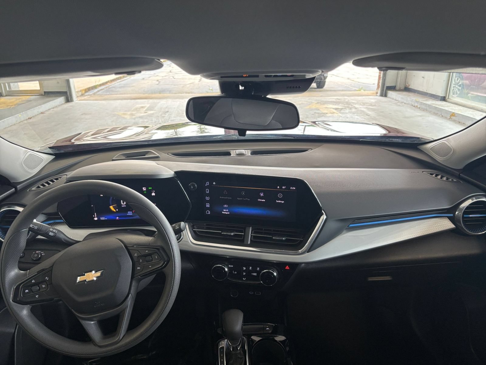 Used 2025 Chevrolet Trax LT FWD image 33
