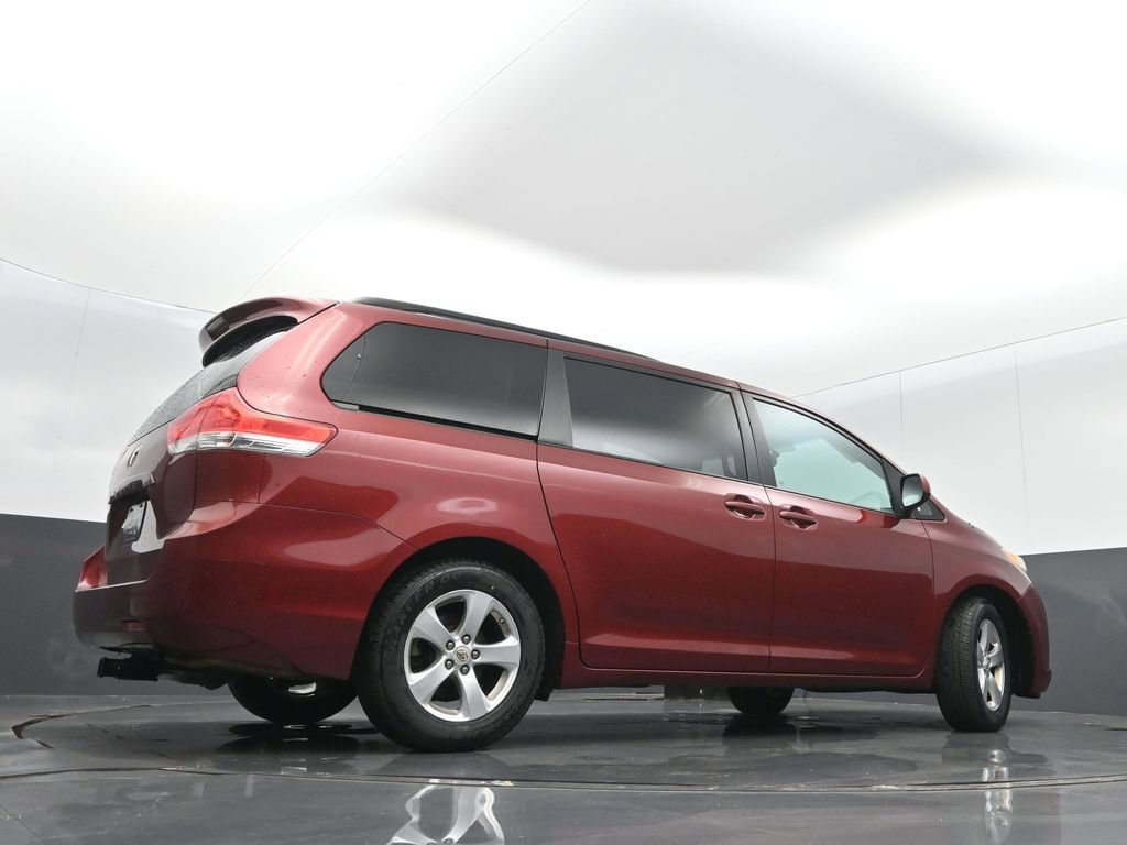 Used 2012 Toyota Sienna LE w/ Towing Pkg image 29