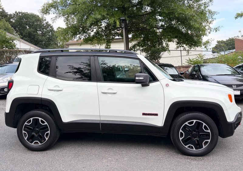Used 2015 Jeep Renegade Trailhawk AWD/4WD image 8
