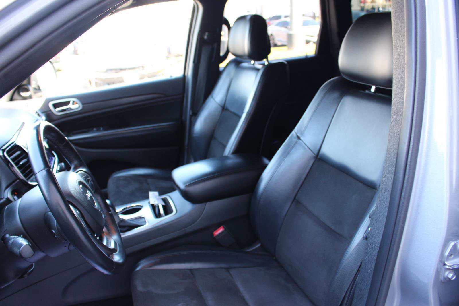 Used 2019 Jeep Grand Cherokee Altitude image 17