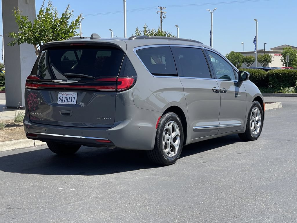 Used 2022 Chrysler Pacifica Limited FWD image 9