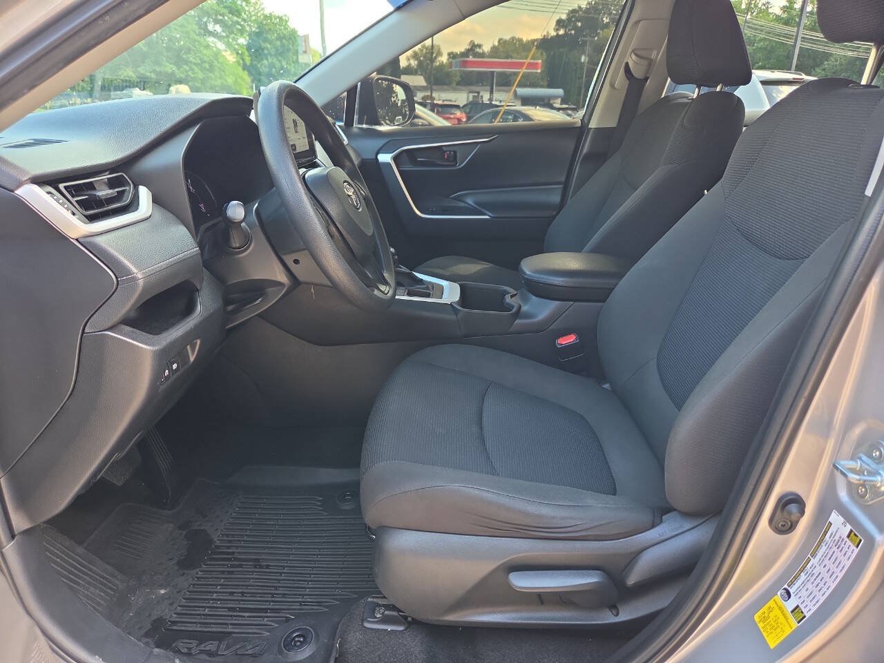 Used 2023 Toyota RAV4 LE AWD/4WD image 15