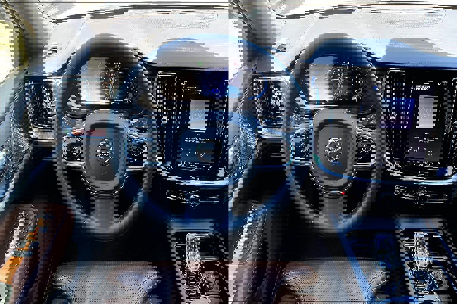 Used 2023 Volvo V60 B5 Cross Country Ultimate w/ Climate Package image 6