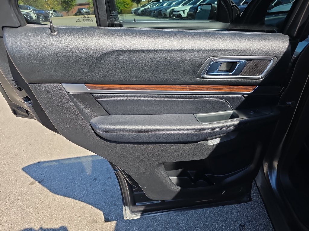 Used 2018 Ford Explorer Limited FWD image 37