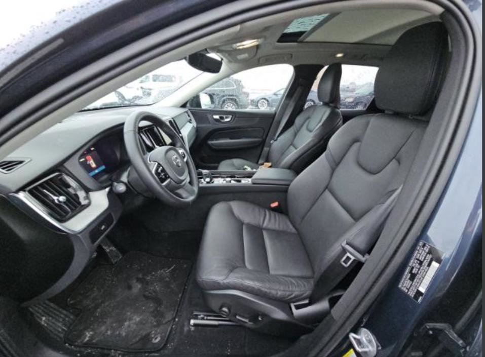 Used 2025 Volvo XC60 B5 Plus image 21
