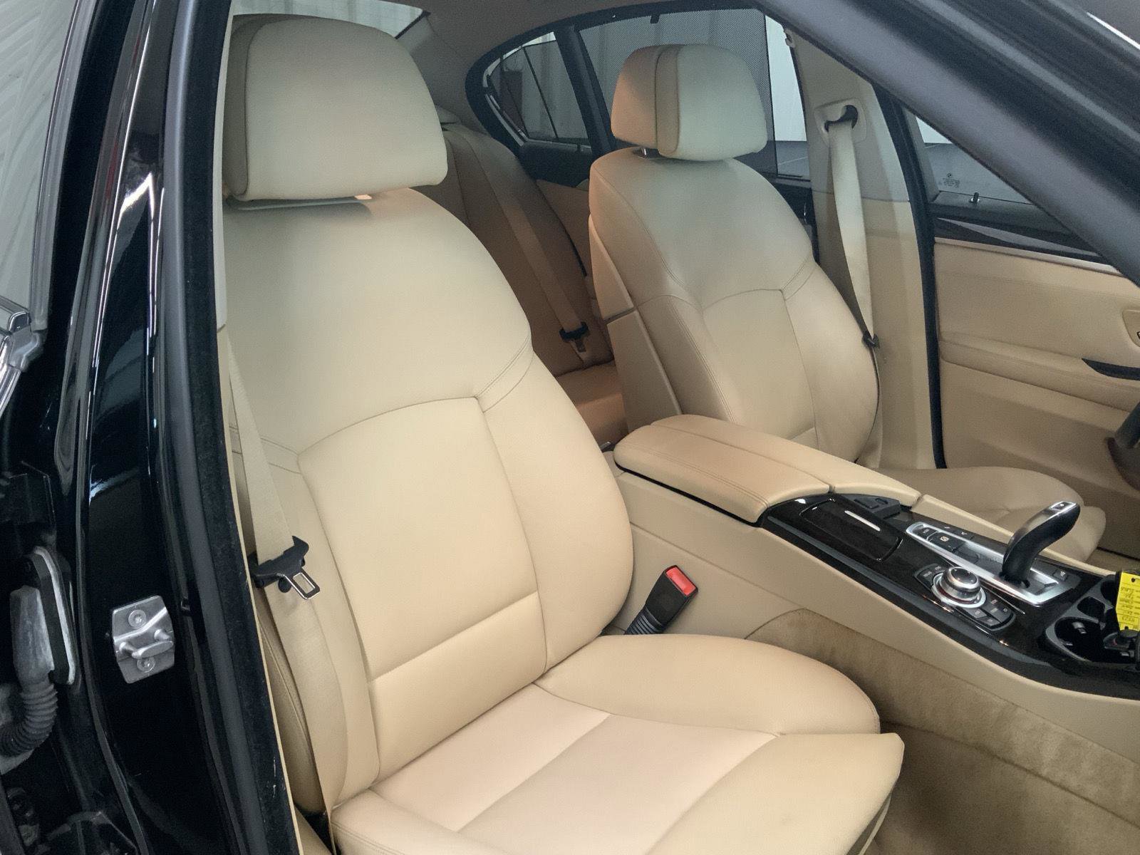 Used 2011 BMW 550i xDrive Sedan AWD/4WD image 5