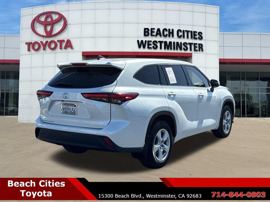 Used 2022 Toyota Highlander LE FWD image 12