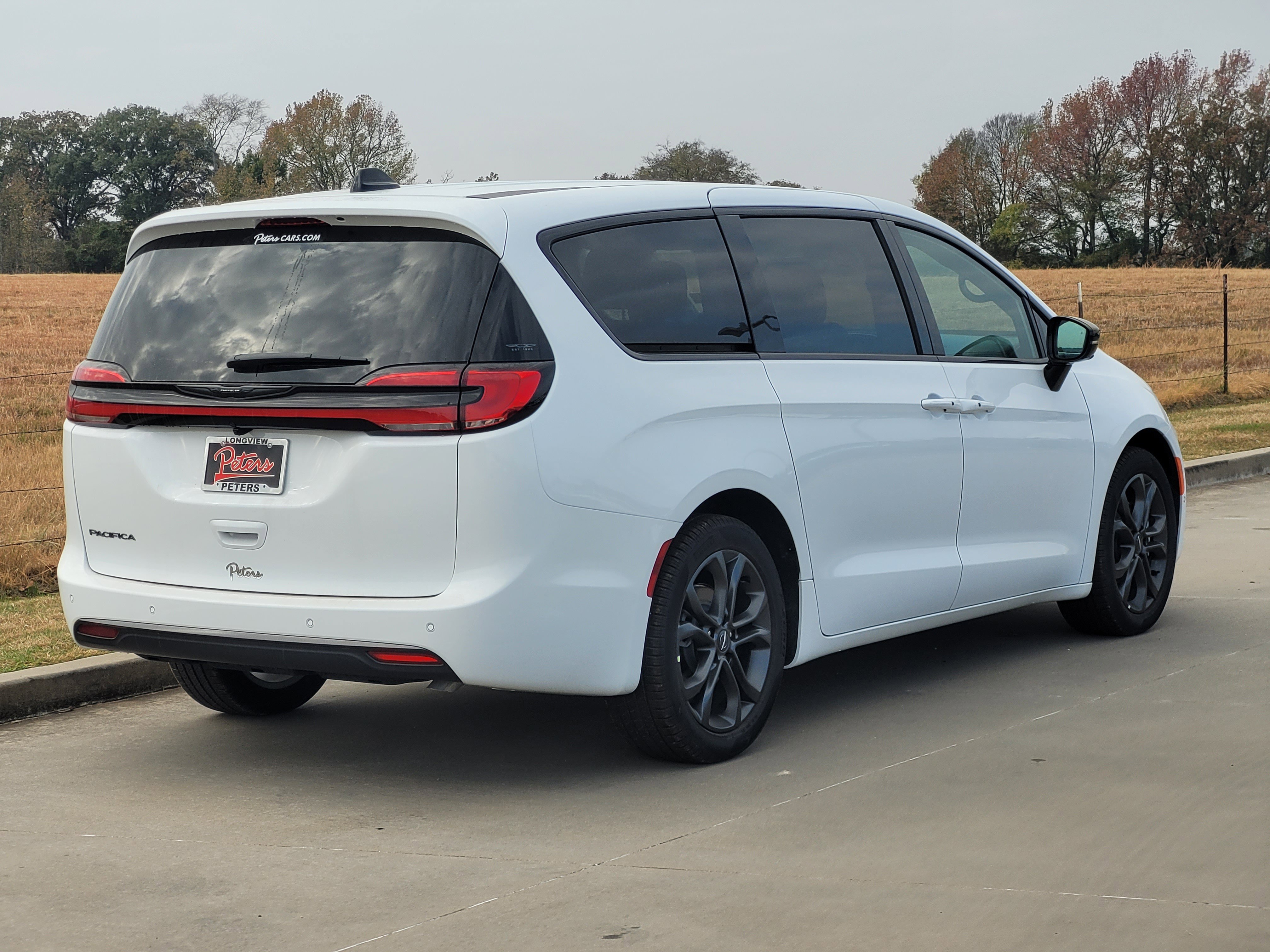 New 2026 Chrysler Pacifica Select image 3