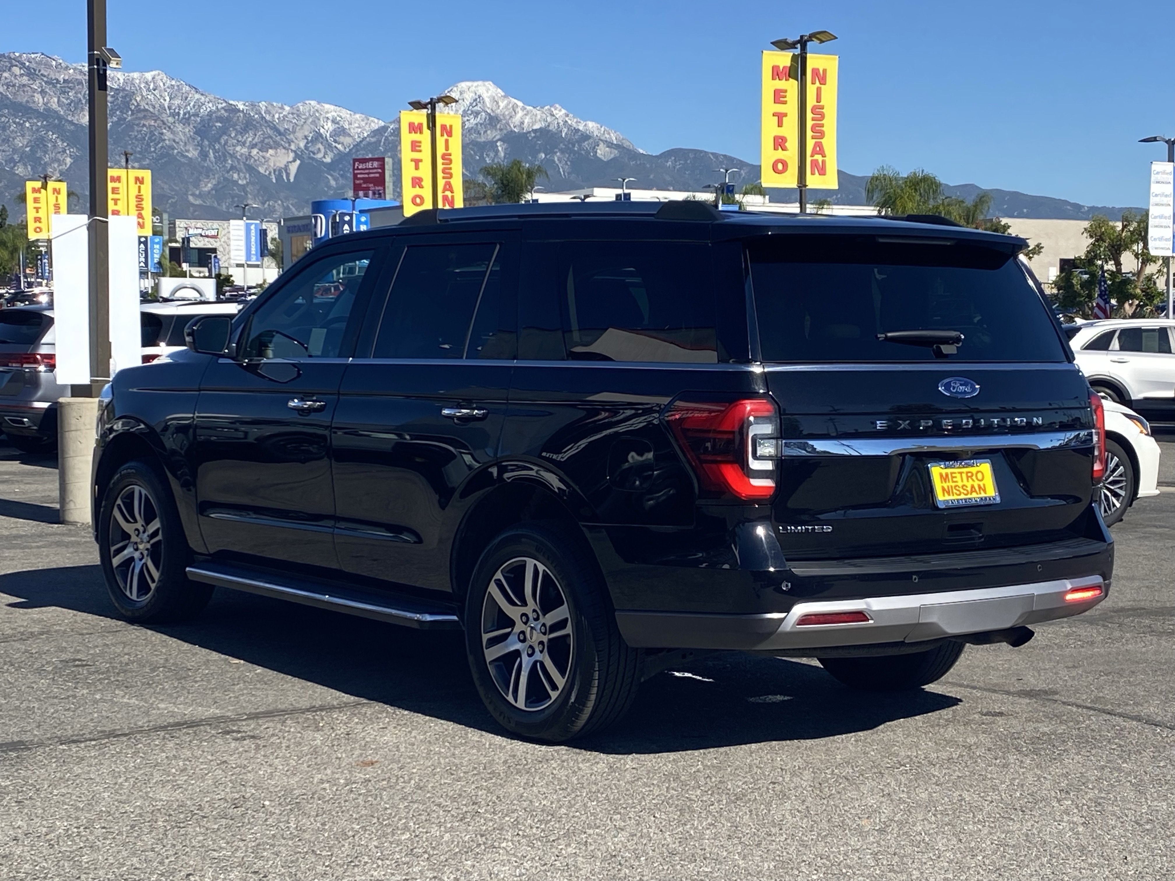 Used 2022 Ford Expedition Limited image 5