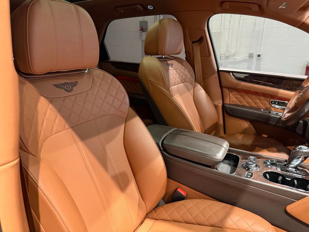 Used 2018 Bentley Bentayga AWD/4WD image 43