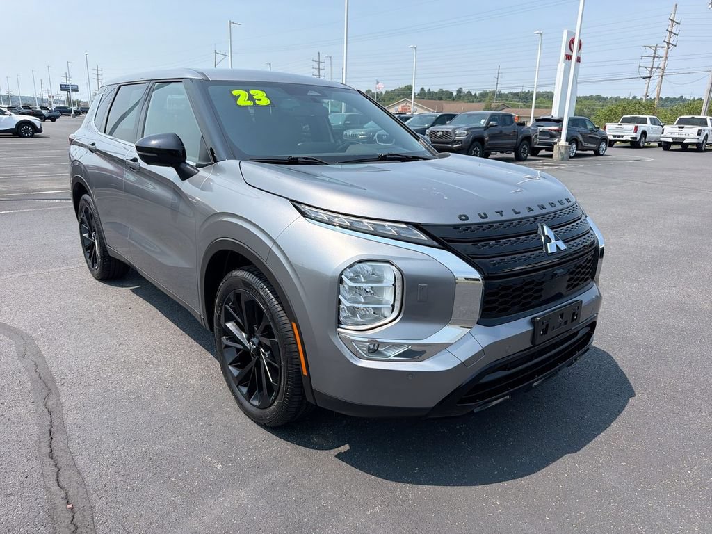 Used 2023 Mitsubishi Outlander SE Black Edition AWD/4WD image 2