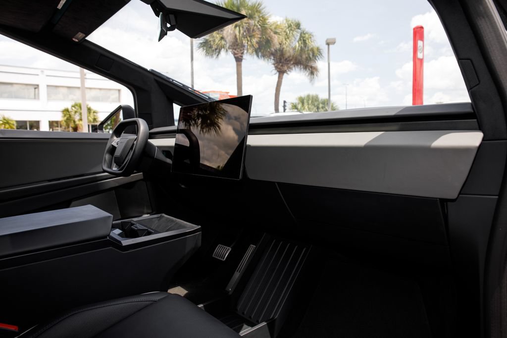 Used 2025 Tesla Cybertruck AWD Crew Cab image 14