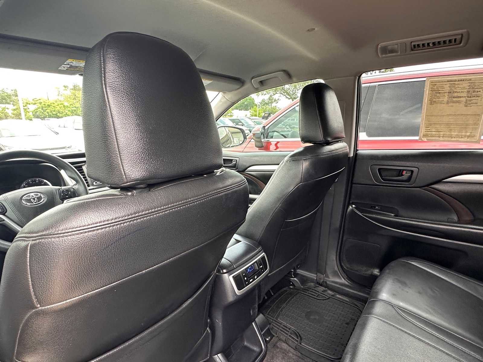 Used 2015 Toyota Highlander LE FWD image 26