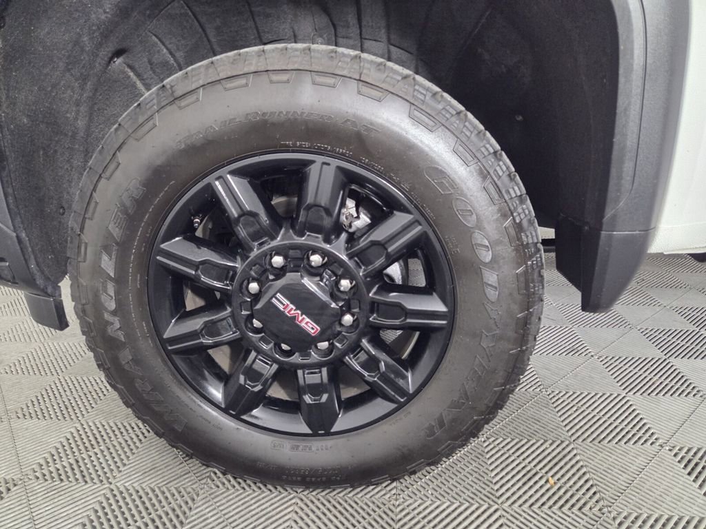 Used 2025 GMC Sierra 2500 AT4 image 11