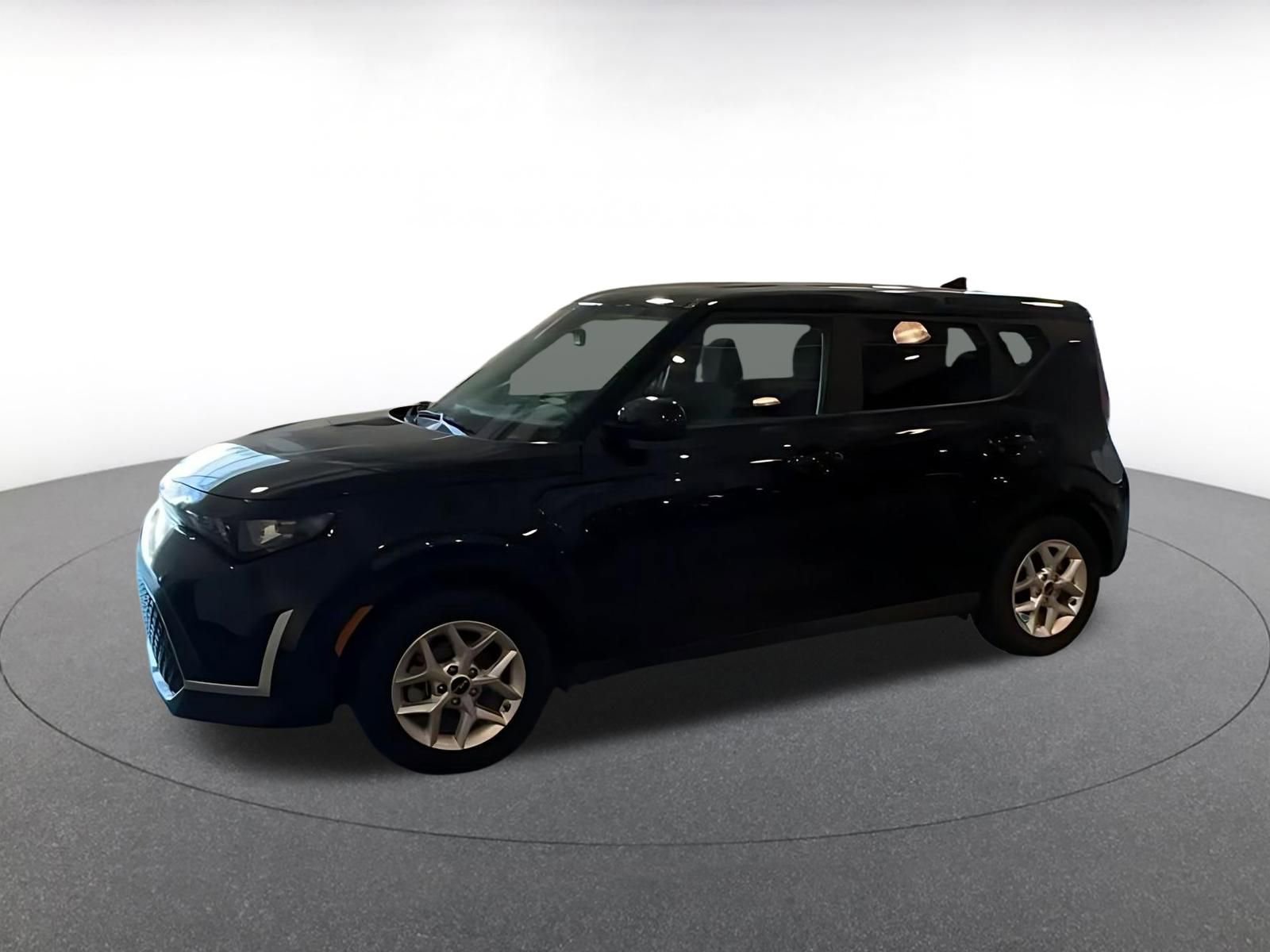 Used 2025 Kia Soul LX w/ LX Technology Package FWD image 7