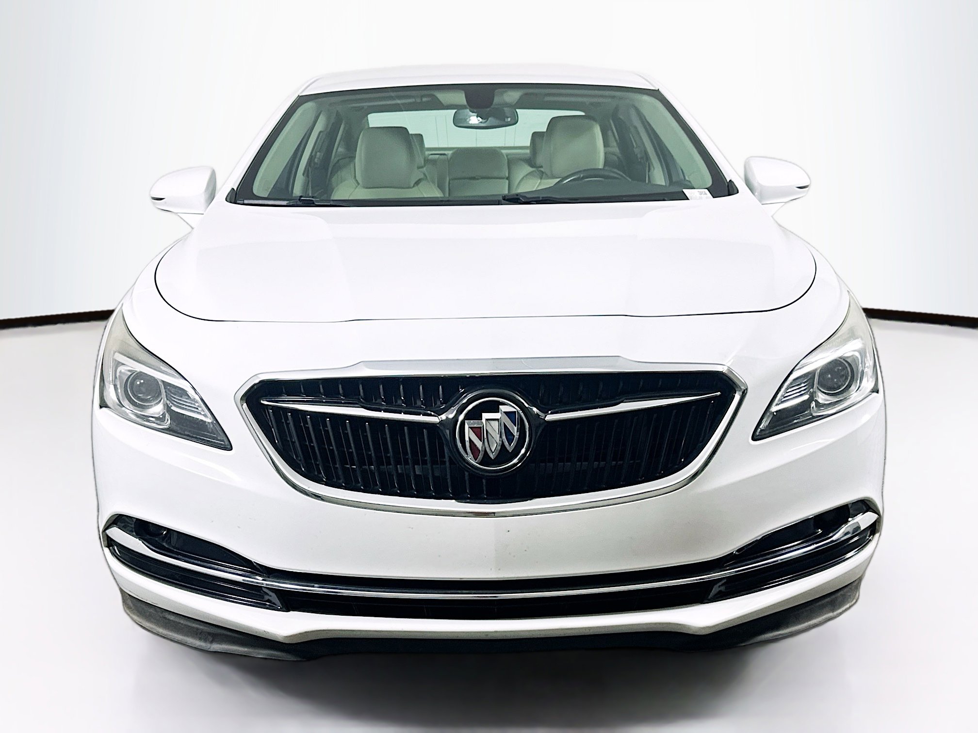 Used 2018 Buick LaCrosse Essence FWD image 2