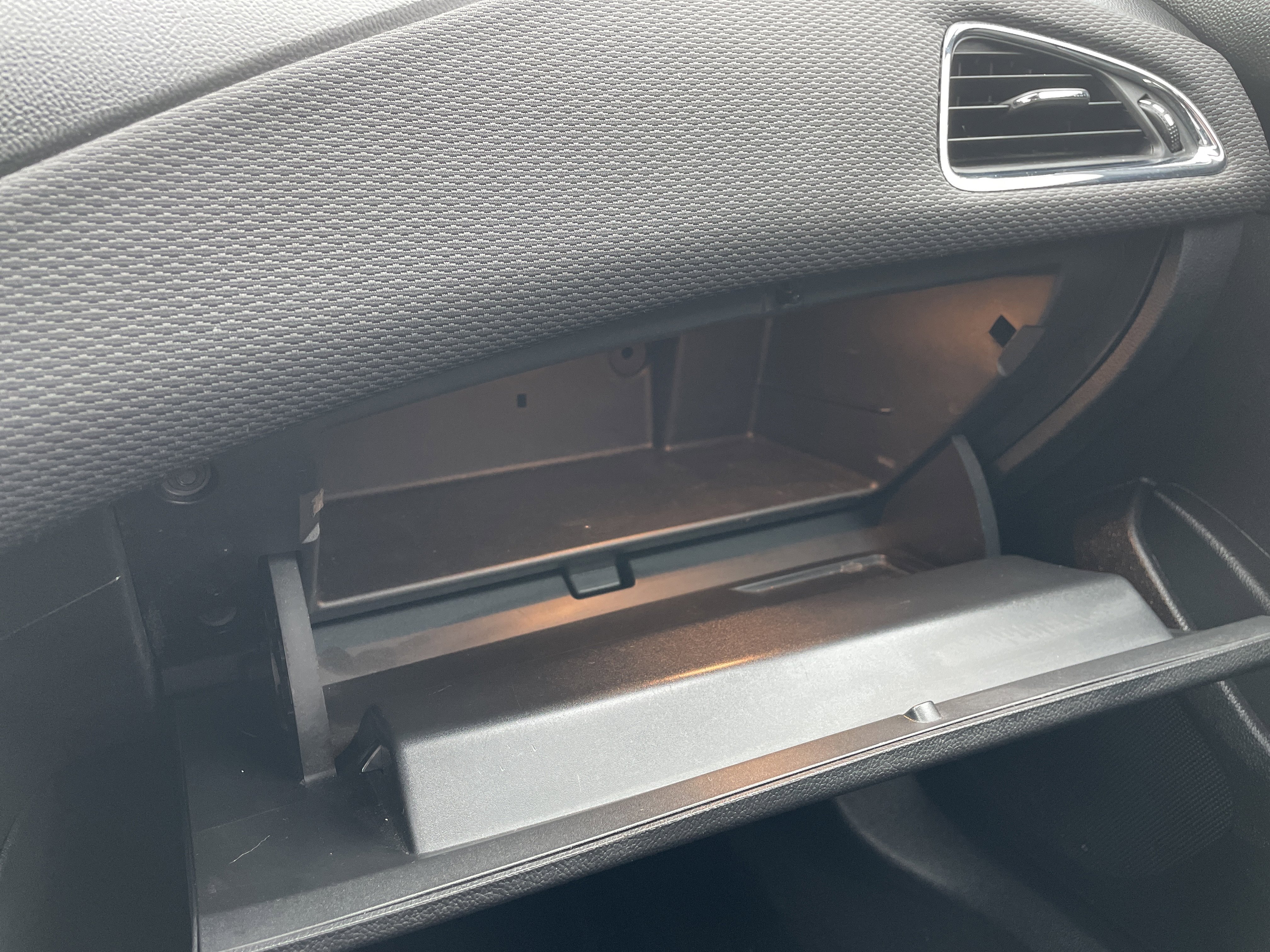 Used 2017 Chevrolet Cruze LT w/ Convenience Package image 33