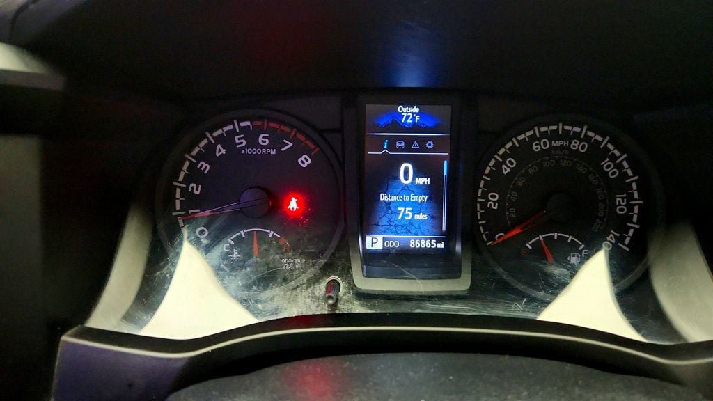 Used 2018 Toyota Tacoma SR RWD image 14