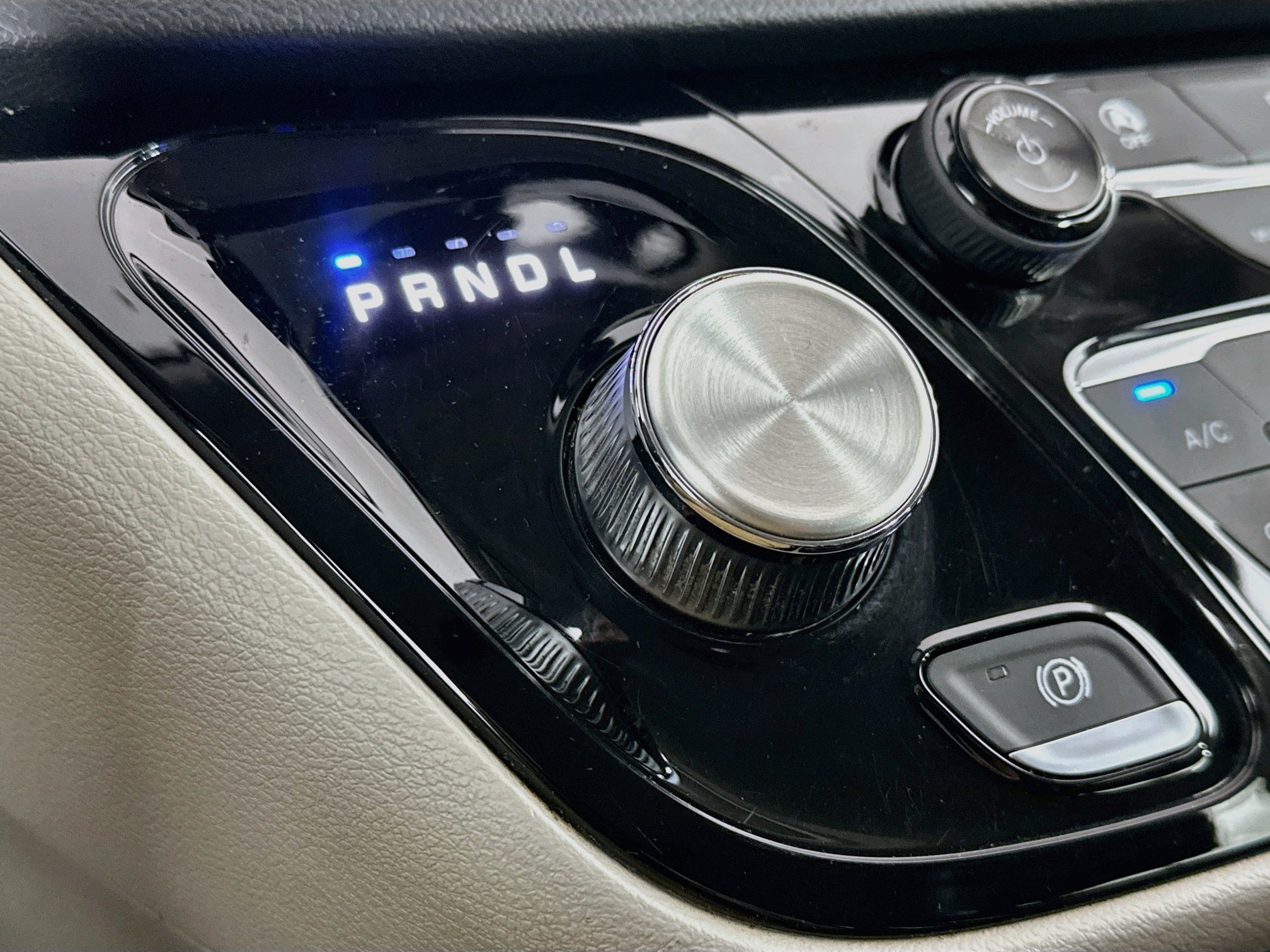 Used 2018 Chrysler Pacifica Touring-L FWD image 24