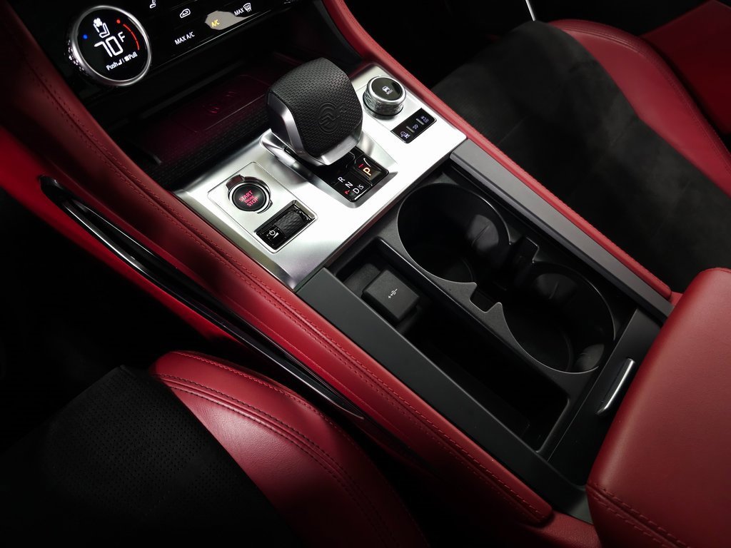 Used 2022 Jaguar F-PACE SVR image 37