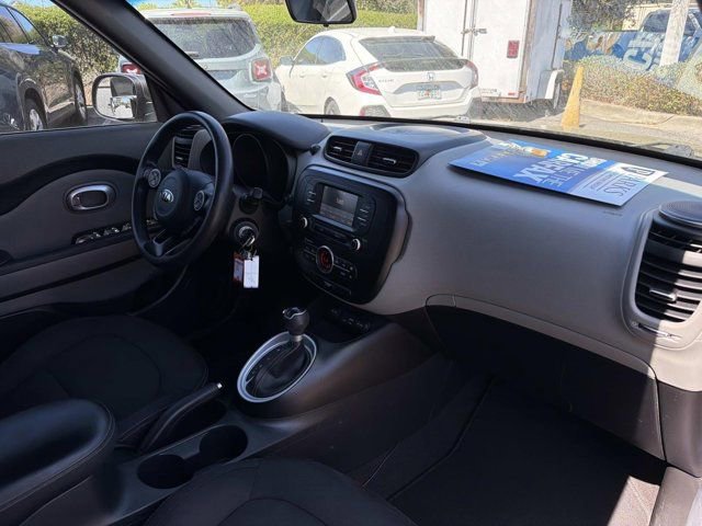 Used 2017 Kia Soul + image 17