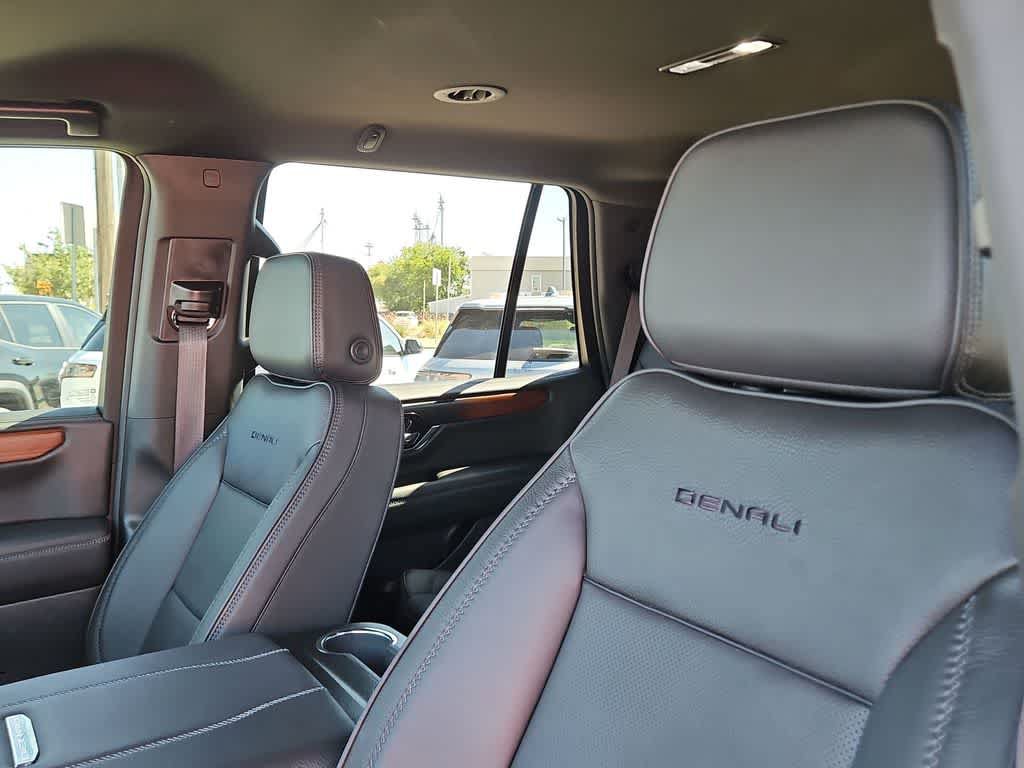 Used 2026 GMC Yukon Denali w/ LPO, Floor Liner Package AWD/4WD image 15