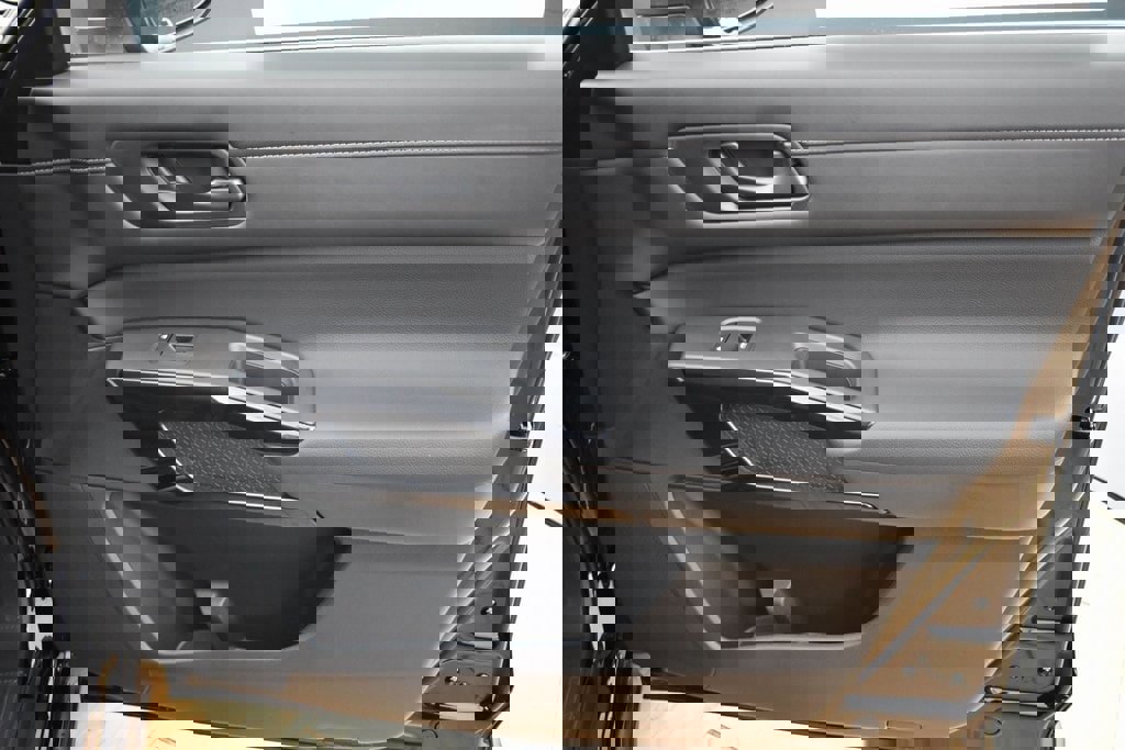 New 2025 Nissan Pathfinder S image 7