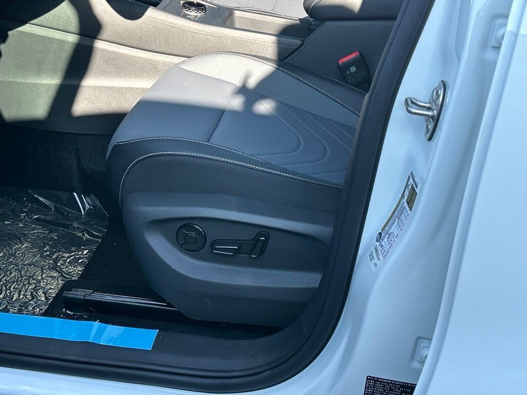 New 2026 Volkswagen Tiguan SE FWD image 16