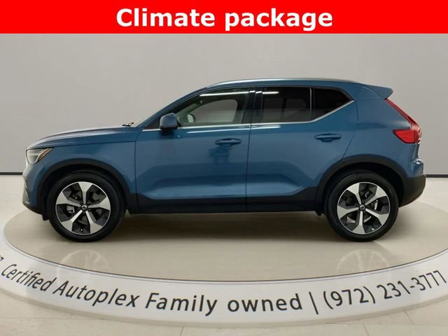 Used 2025 Volvo XC40 B5 Plus AWD/4WD image 2