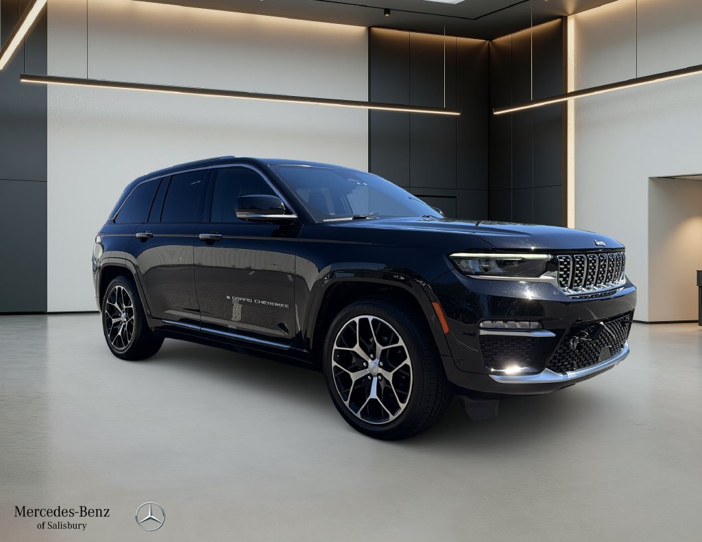 Used 2022 Jeep Grand Cherokee Summit AWD/4WD image 3