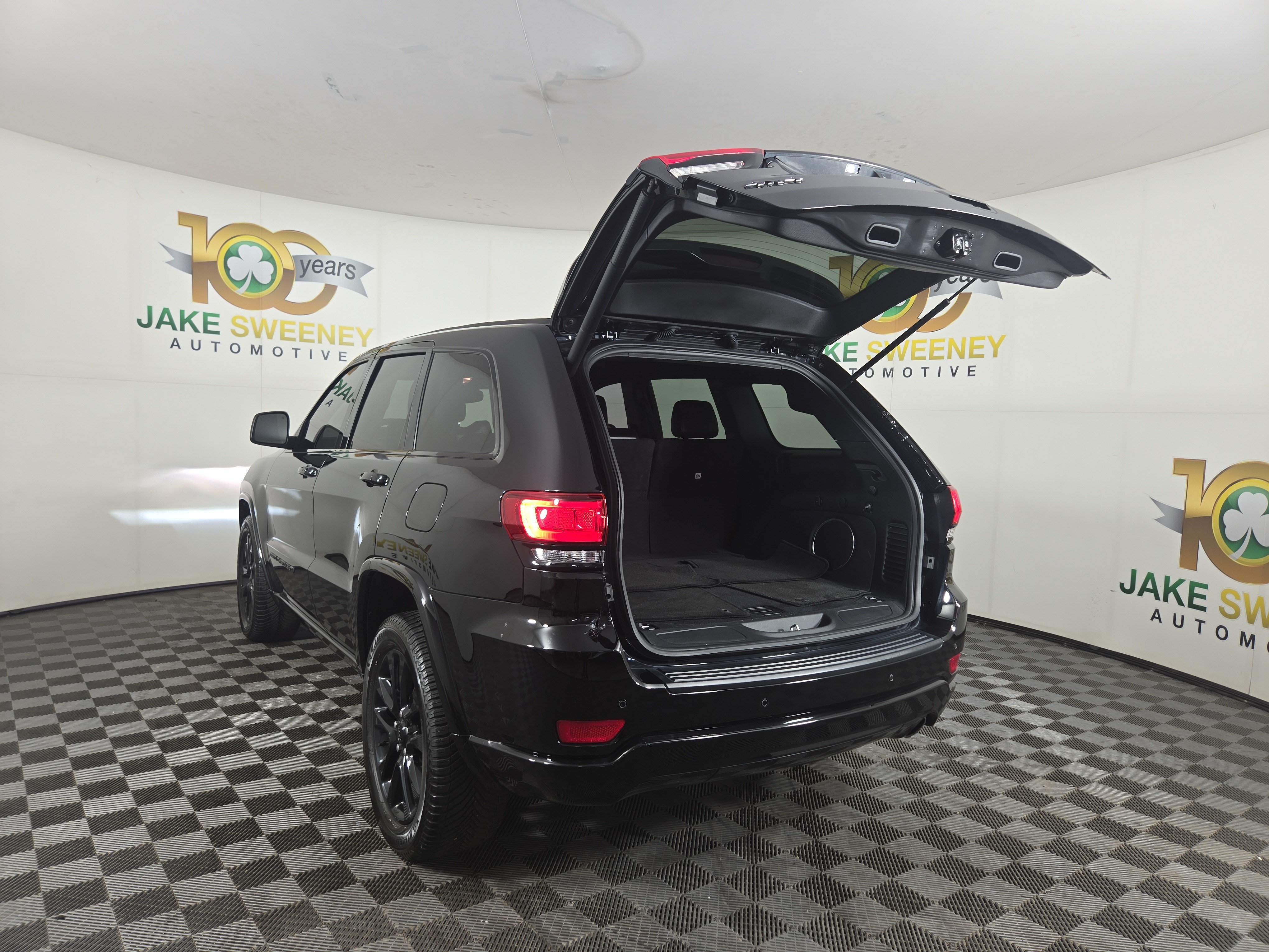 Used 2022 Jeep Grand Cherokee Laredo X AWD/4WD image 32